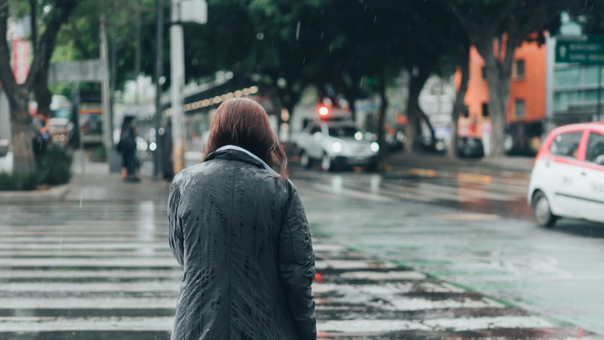 Frente fria traz chuva e provoca queda de temperatura em SP; veja até quando