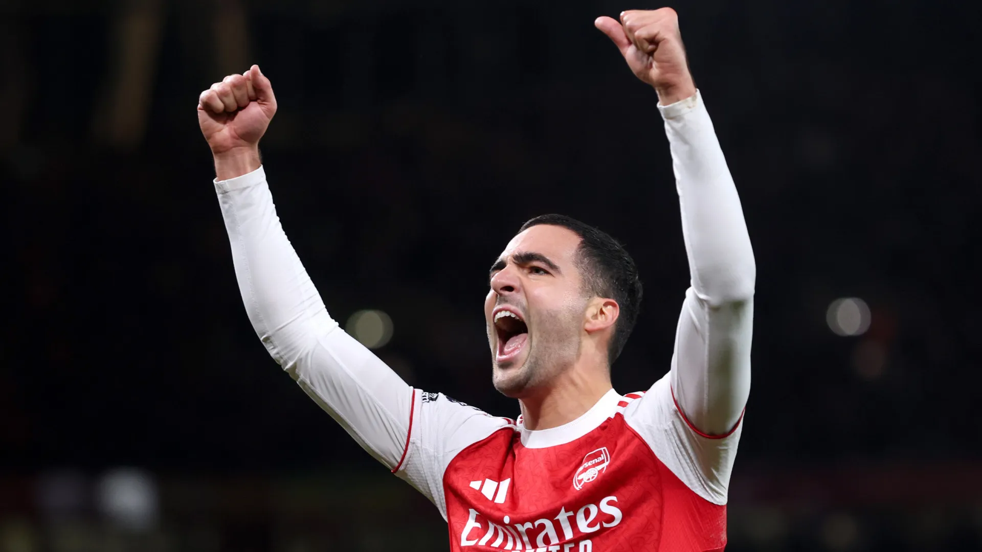 Arsenal bate Brentford e mantém vantagem sobre o City na ponta do Inglês