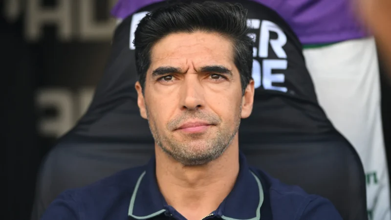 Abel Ferreira volta a questionar arbitragem e se defende: ‘Tenho muito orgulho dos vices’