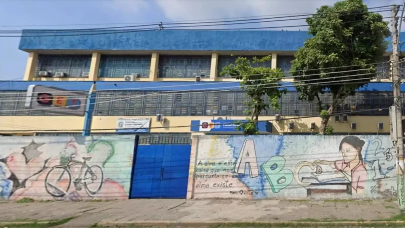 Menino perde visão após bullying na escola; família denuncia omissão