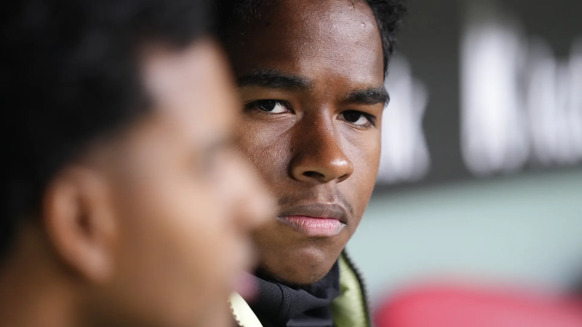 Endrick é expulso no banco do Real em jogo com revolta contra a arbitragem