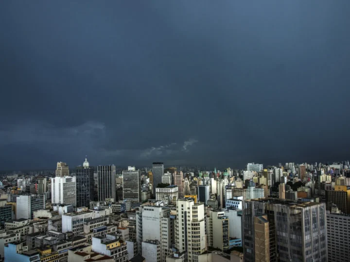 Após ciclone, 1,5 milhão continuam sem energia em São Paulo