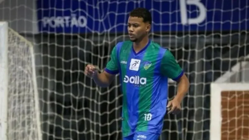 Jogador de 20 anos morre após cair do telhado de hotel no Recife