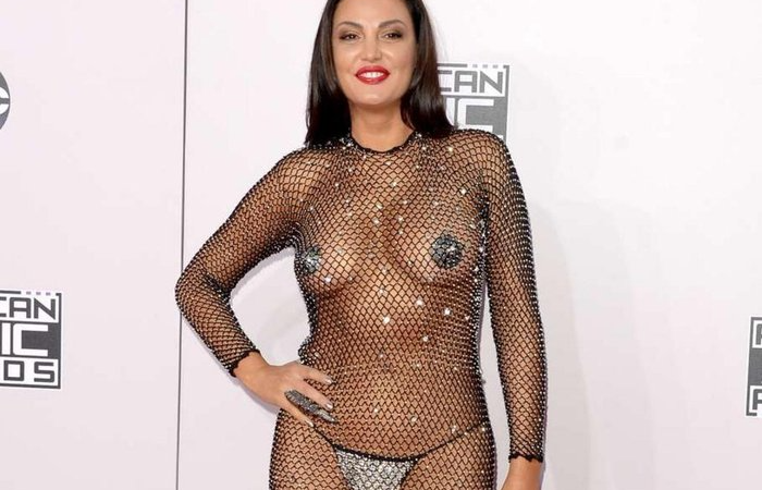 Famosas que já apareceram seminuas em eventos públicos