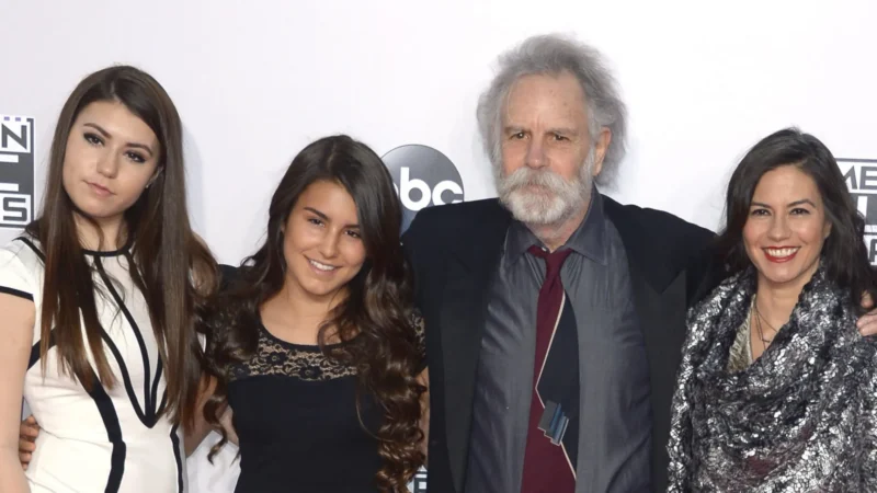 Morre Bob Weir, fundador e guitarrista do Grateful Dead, aos 78 anos