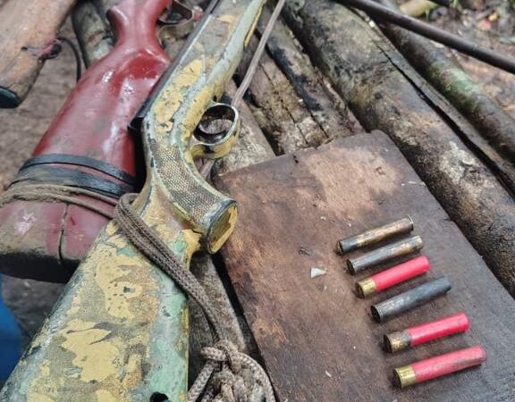 Força Tática fecha garimpo ilegal e prende dois por invasão de terra em Juruena