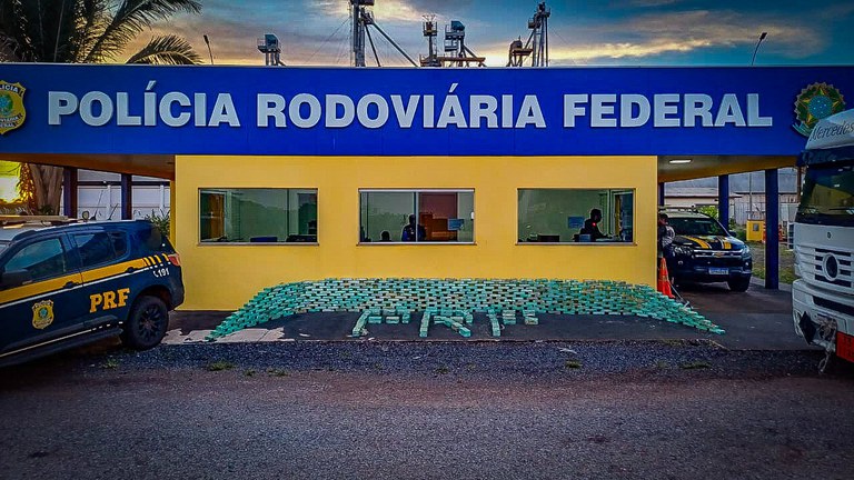 PRF intercepta caminhão-tanque e apreende quase meia tonelada de cocaína em Diamantino