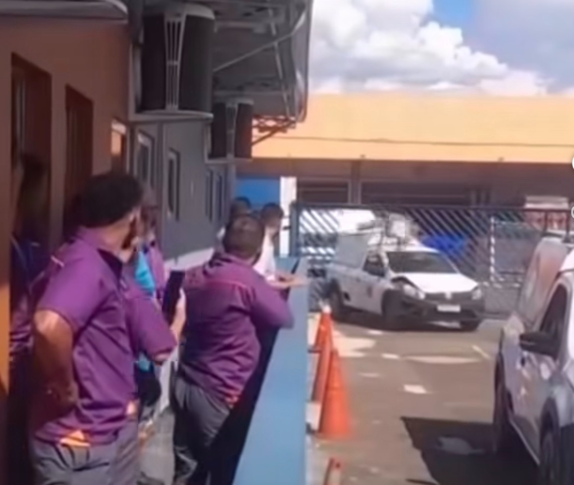 Vídeo mostra reação de funcionário após ser informado sobre demissão; Veja