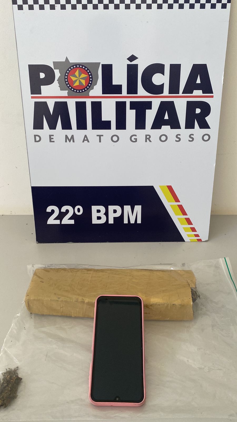 Passageira é flagrada com 1 kg de maconha e presa em ação da PM em Peixoto de Azevedo