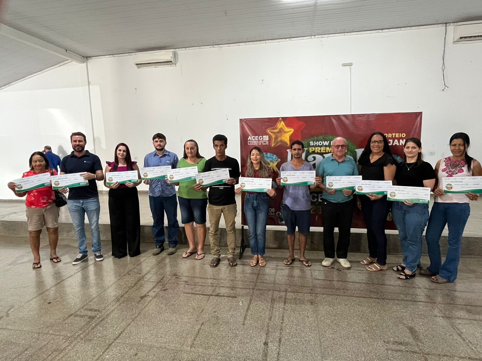 ACEG entrega prêmios do Show de Prêmios Natal Feliz e movimenta comércio de Guarantã do Norte