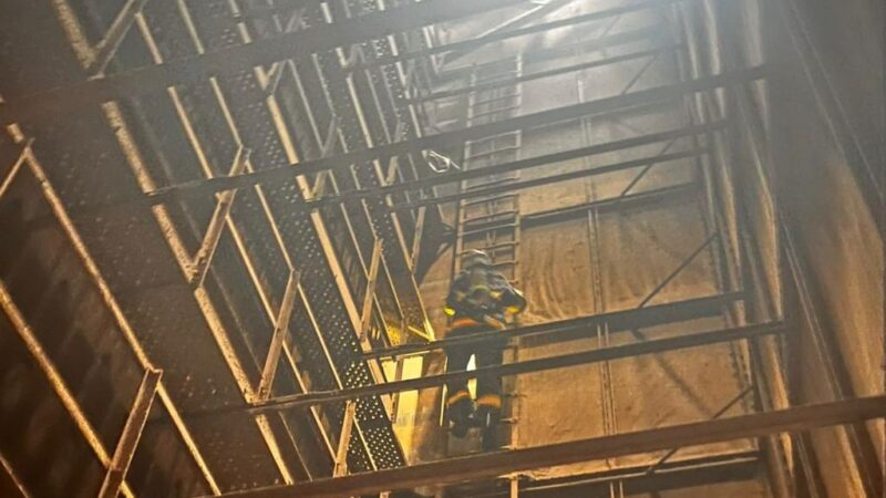 Incêndio em silo de grãos mobiliza bombeiros em Tabaporã