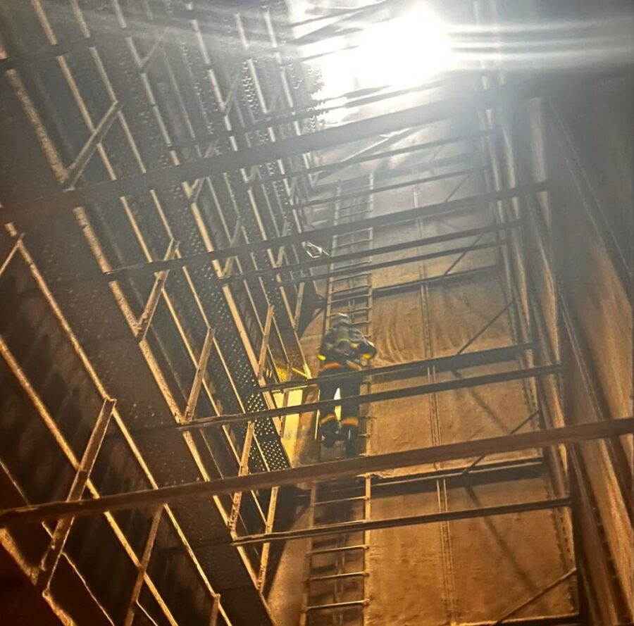 Incêndio em silo de grãos mobiliza bombeiros em Tabaporã