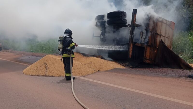 Carreta pega fogo na BR-163 e mobiliza Corpo de Bombeiros em Guarantã do Norte
