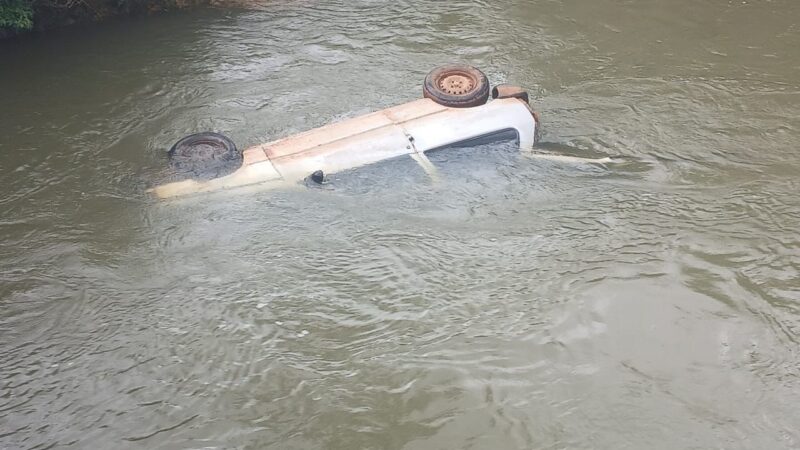 Homem é encontrado morto após veículo cair em rio em Guarantã do Norte