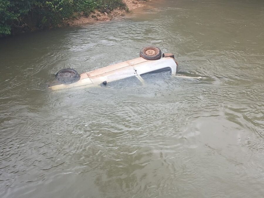 Homem é encontrado morto após veículo cair em rio em Guarantã do Norte