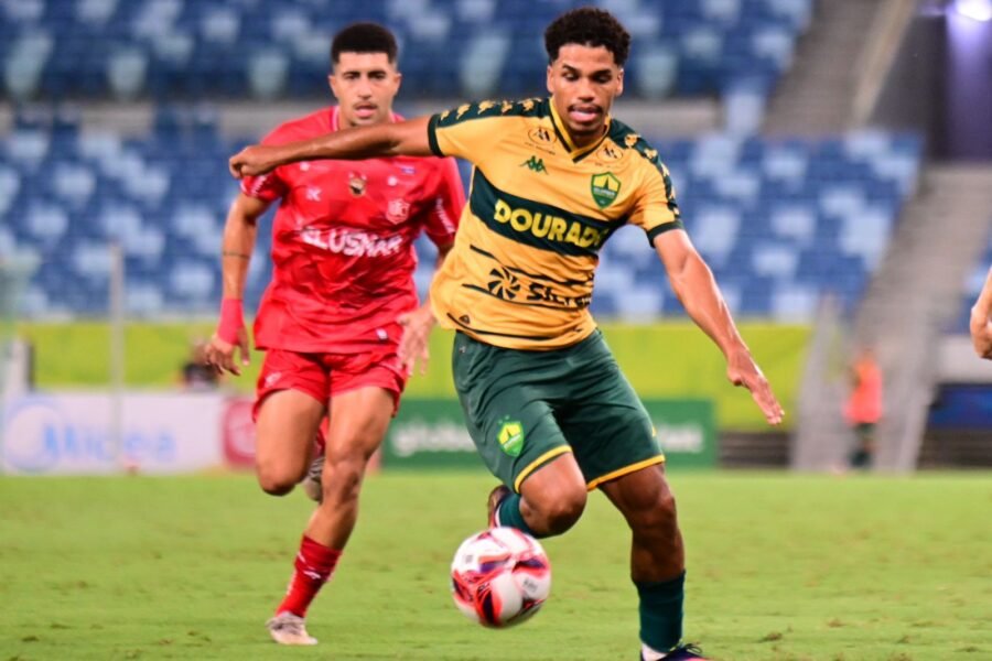 Eliel decide no fim e Cuiabá larga na frente na 6ª rodada do estadual