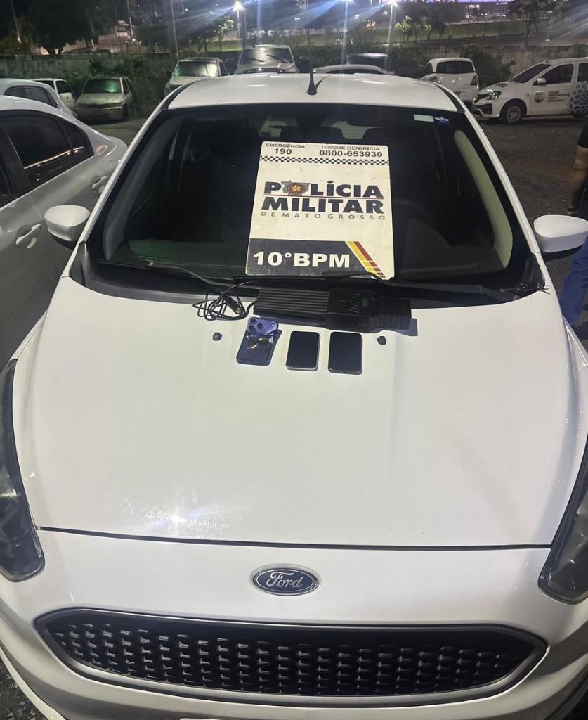 Quadrilha é presa com carro roubado e bloqueador de rastreamento em Cuiabá