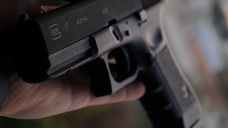 🚨 TRAGÉDIA EM LUCAS DO RIO VERDE 🚨 Um homem embriagado manuseava uma arma de fogo quando acabou atingindo a própria mãe. A vítima não resistiu aos ferimentos e morreu.