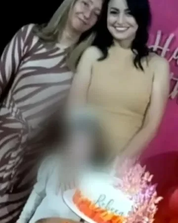 Mulher é presa suspeita de matar a própria mãe a facadas (veja o vídeo do momento de entrada e saída da residência)