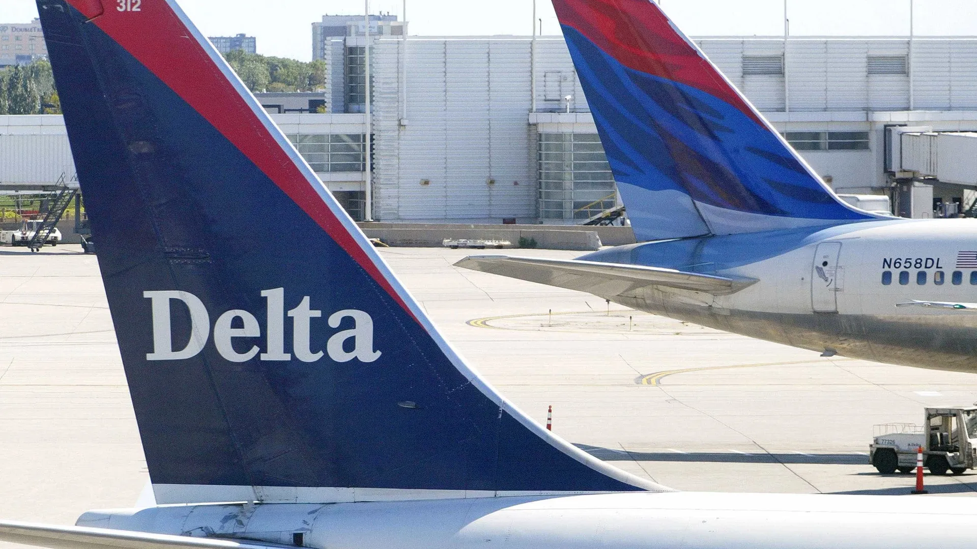 Delta supera lucro, decepciona com guidance e anuncia compra de 30 aviões da Boeing