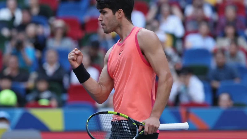 Alcaraz supera dores, bate Zverev em 5h27 e vai à final no Australian Open