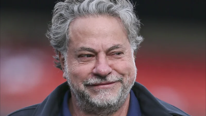 Torcida organizada do São Paulo pede renúncia de Casares