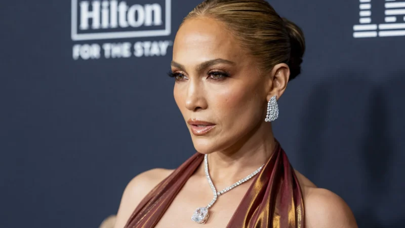 Jennifer Lopez fala do impacto de Sonia Braga em sua versão de ‘O Beijo da Mulher Aranha’
