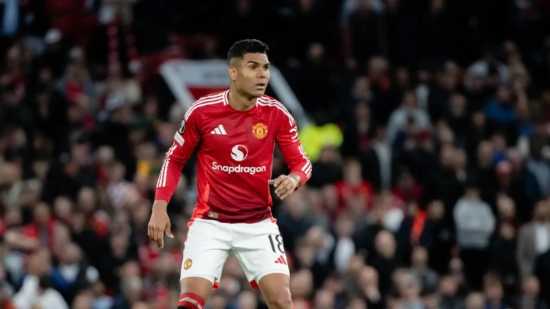 Casemiro anuncia saída do Manchester United ao fim da temporada