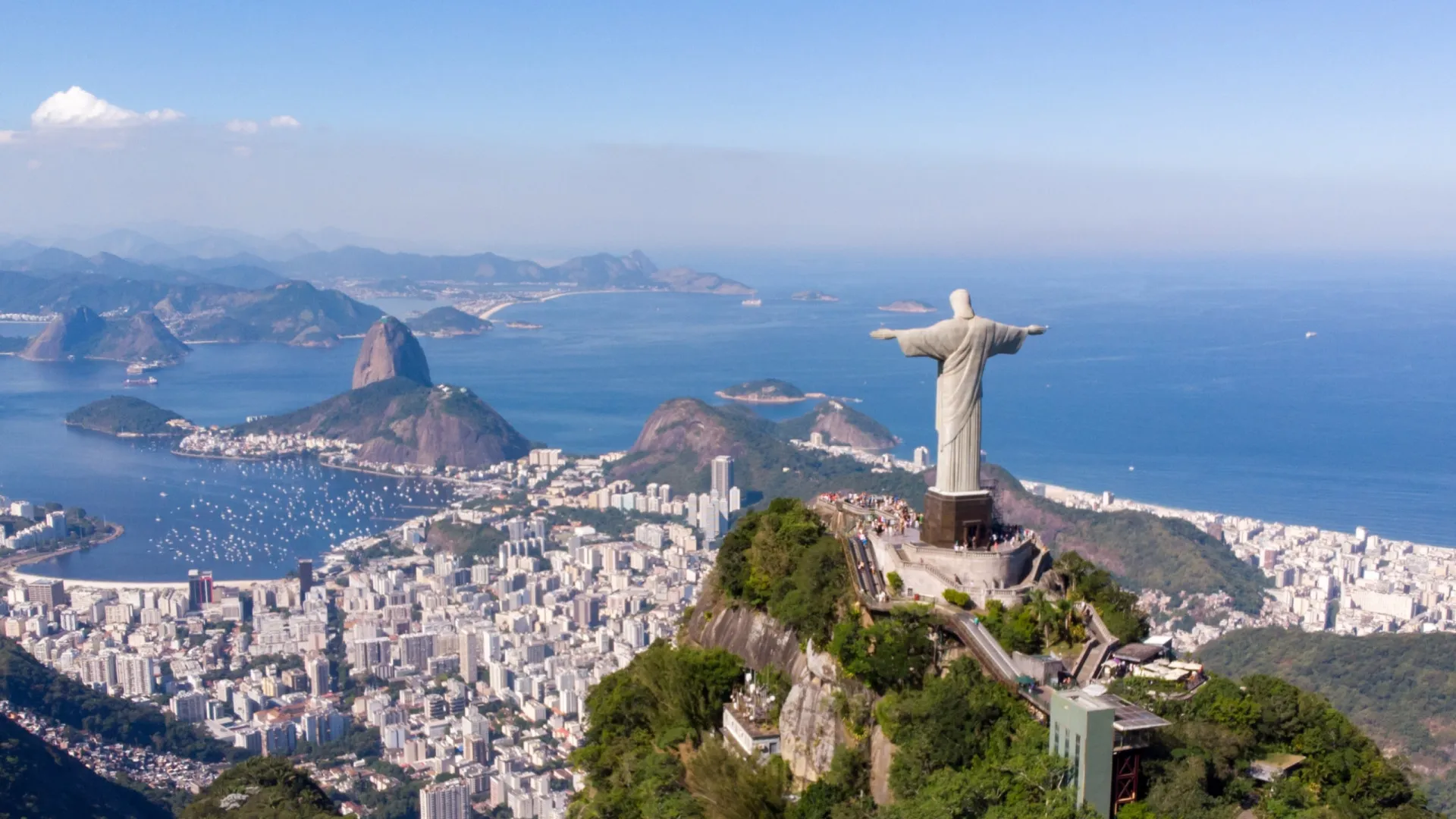 Turismo deve bater recorde na alta temporada de verão com impulso estrangeiro, prevê CNC