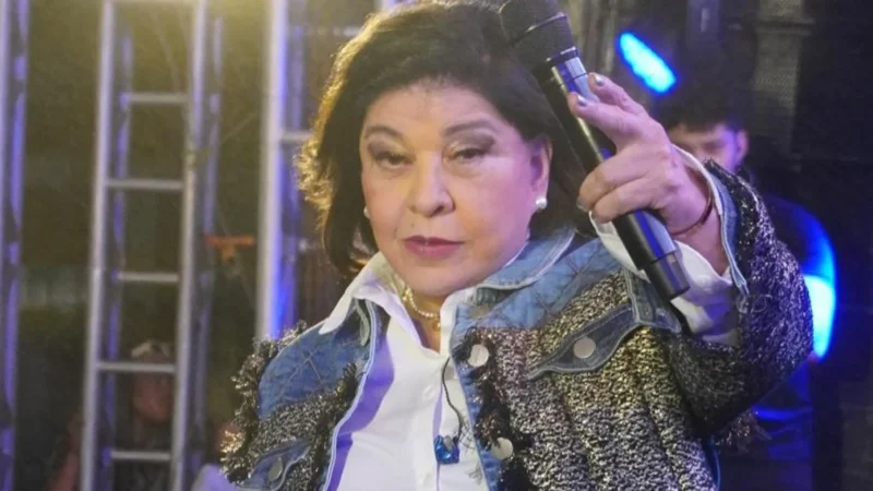 Roberta Miranda vai à missa de sétimo dia de Tainara, vítima de feminicídio