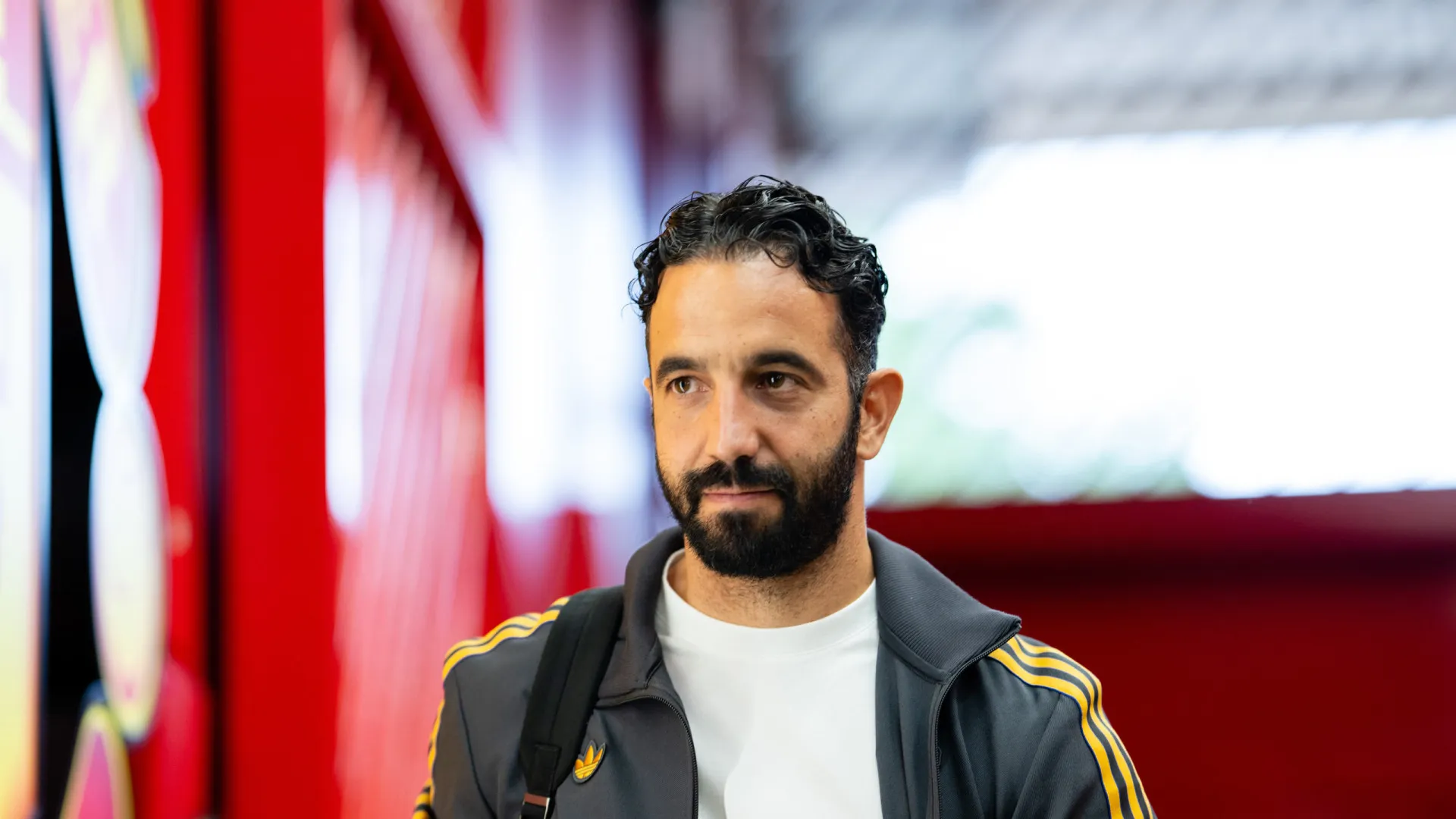 Ruben Amorim ‘ilibado’: “O que é o Manchester United? O Mickey Mouse FC?”