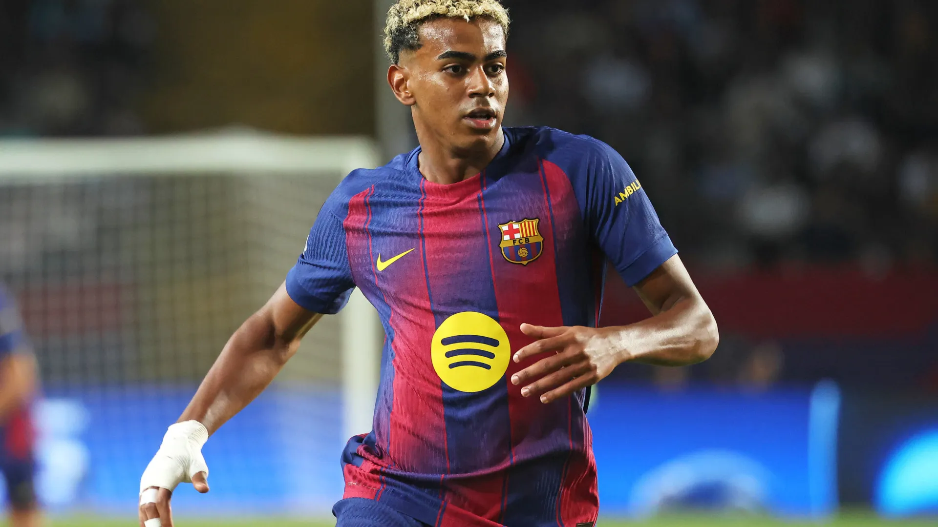 Barcelona supera Racing, evita zebra e avança na Copa do Rei