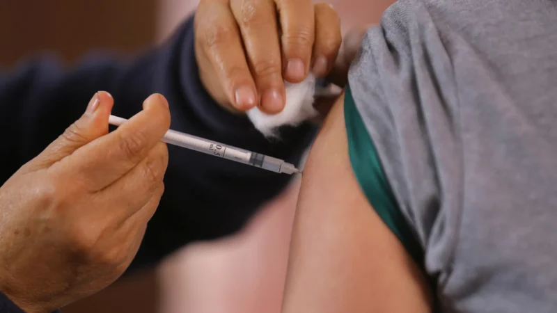 Vacinação contra sarampo e febre amarela em SP ocorre até o dia 24 de janeiro