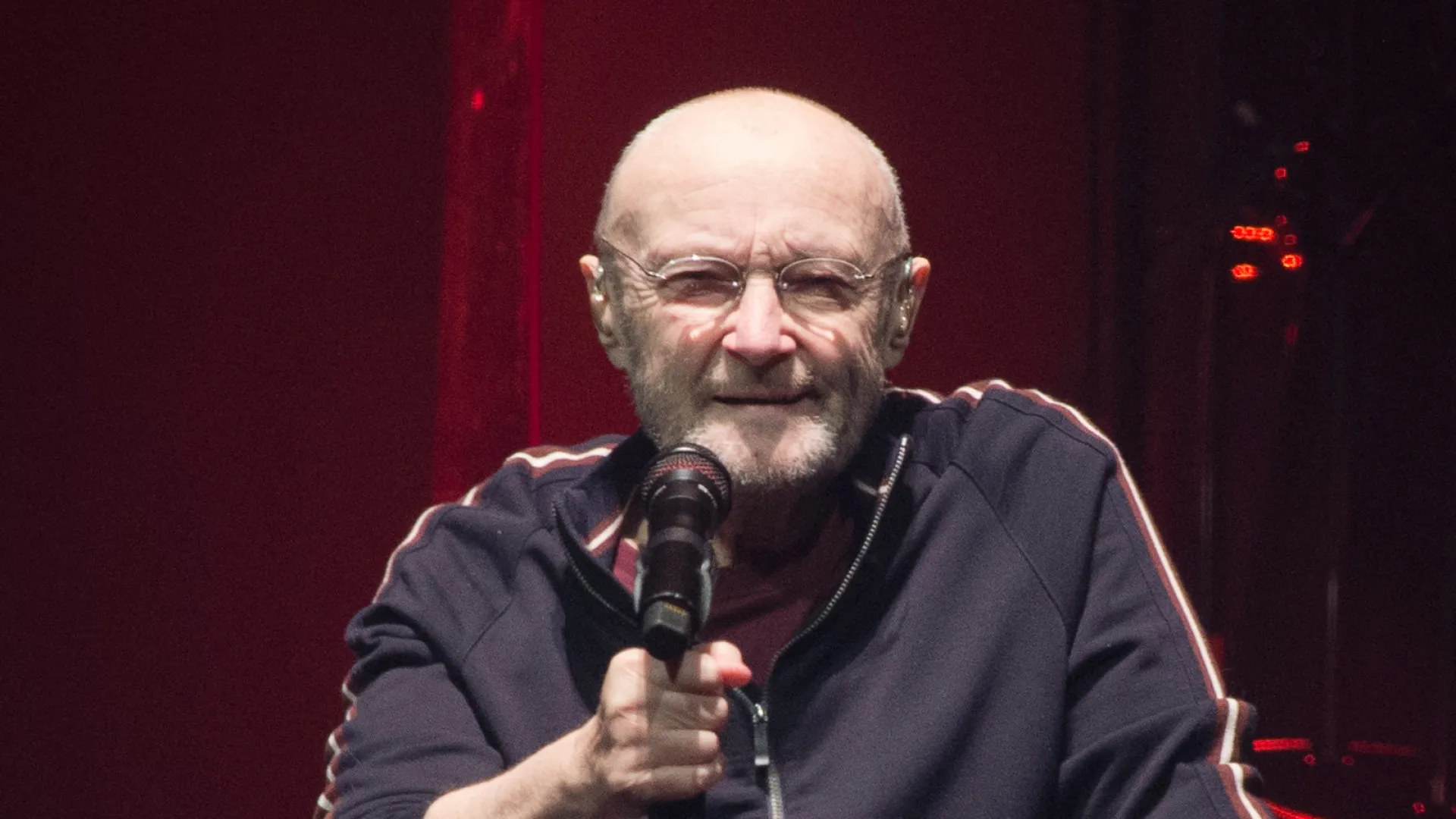 Phil Collins tem enfermeira “24 horas por dia”; saiba como está o cantor