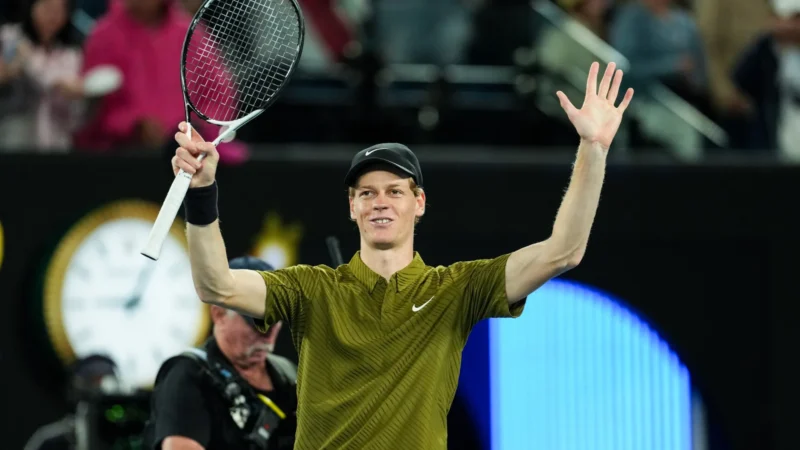 Sinner vence e encara algoz de João Fonseca no Australian Open; Djokovic avança e mira recorde