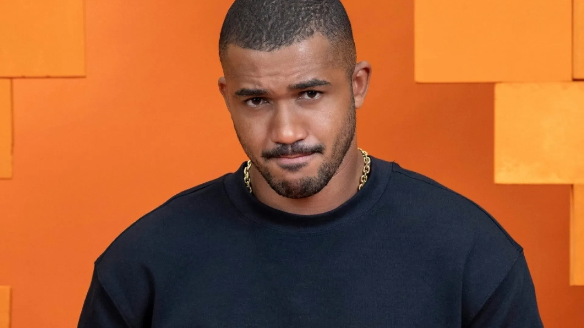 Matheus, do BBB 26, critica homens gagos e diz que incomodados estão de ‘mimimi’