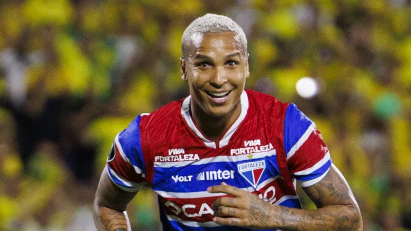 Deyverson acerta rescisão com o Fortaleza; custos eram de R$ 800 mil