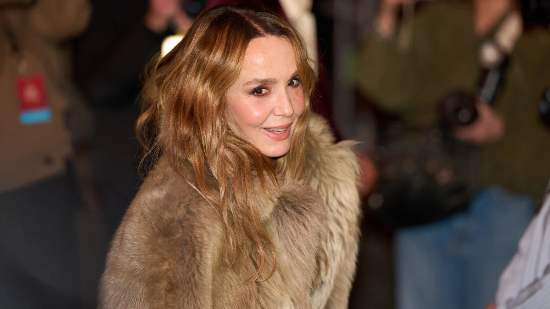 Atriz de ‘Emily in Paris’ fala sobre seu 1º filme brasileiro, em que vive a mãe de Amyr Klink