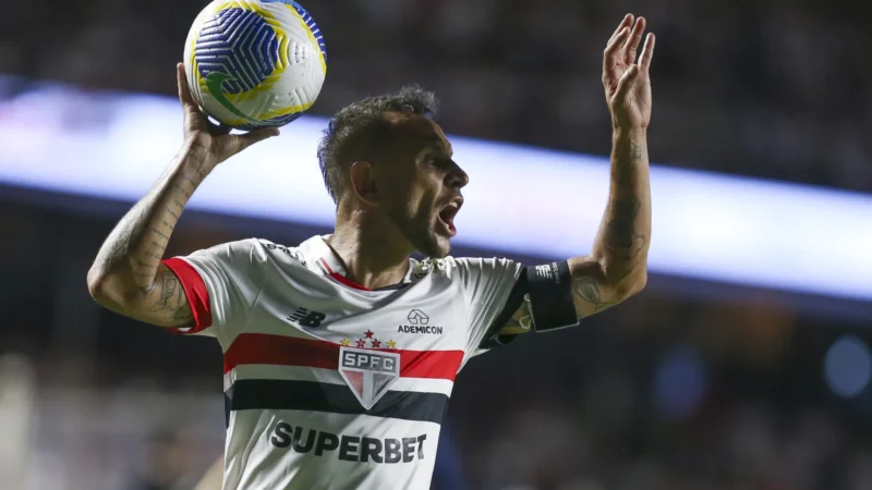 Proposta do São Paulo mexe com Rafinha e faz ex-capitão recalcular carreira