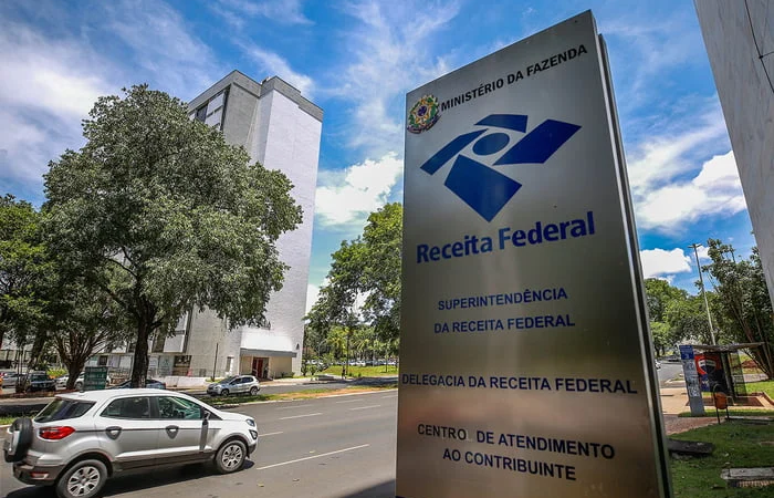 Arrecadação federal sobe e bate recorde em 2025