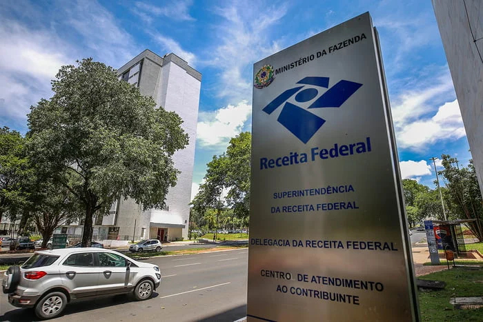 Arrecadação federal sobe e bate recorde em 2025
