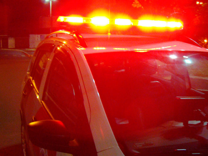 Tentativa de feminicídio termina com suspeito preso após acidente