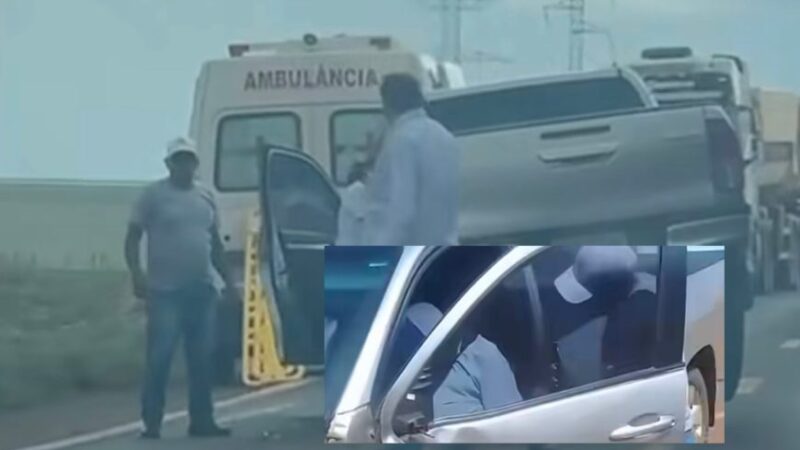 Hilux é destruída após colisão com caminhão na BR-364; motorista fica desacordado