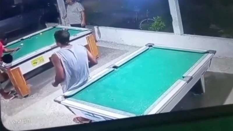 VÍDEO COM IMAGENS FORTES: Assessor parlamentar é executado a tiros dentro de bar na Bahia