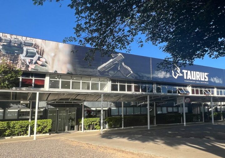 Marinha e Taurus celebram parceria