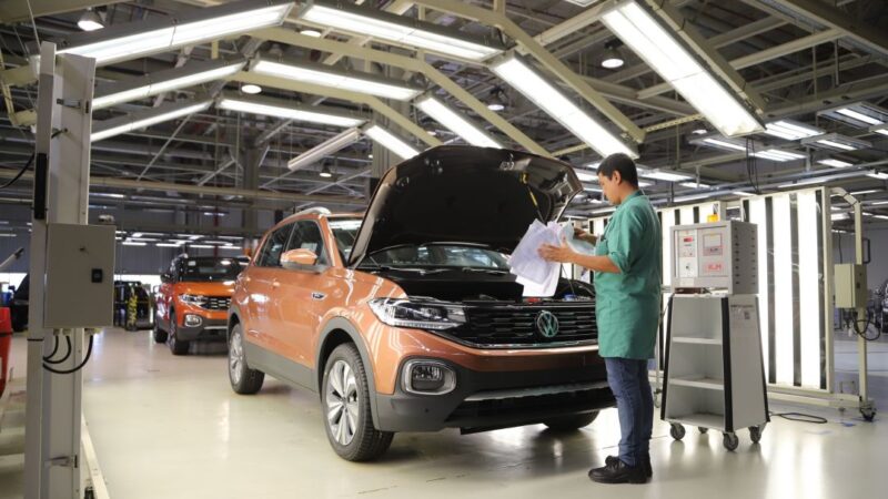 Entenda a crise de mão de obra qualificada na indústria em meio a recorde de empregos