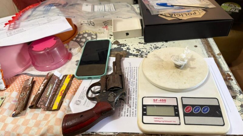 Polícia Civil prende jovem de 18 anos por tráfico e porte ilegal de arma em Cáceres