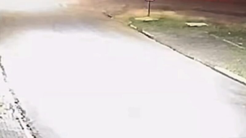 Vídeo flagra momento em que menino de 9 anos é atingido por carreta na RS-240 – veja vídeo;