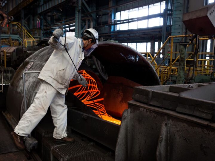 Faturamento da indústria tem quarta queda em seis meses