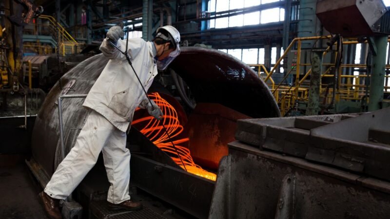 Faturamento da indústria tem quarta queda em seis meses